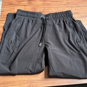 Athletic loose fitting capris